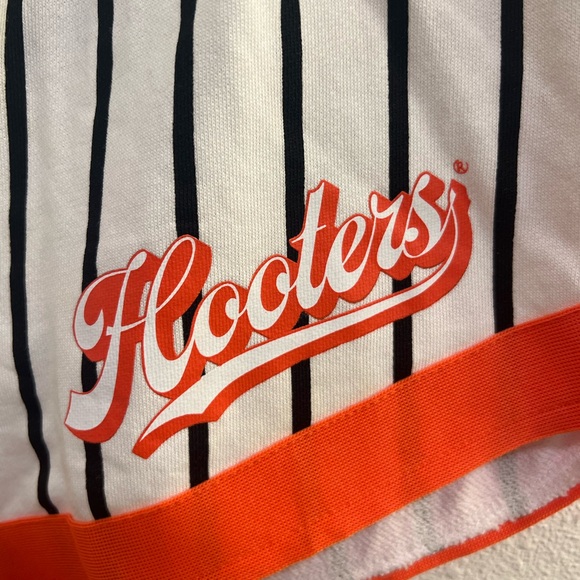 Hooters Striped Shorts Size XL - Picture 3 of 4